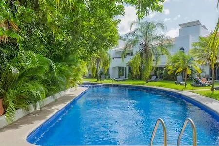 Ideal Family & Friend Trip, Gated Area With Pool Onsite Playa del Carmen